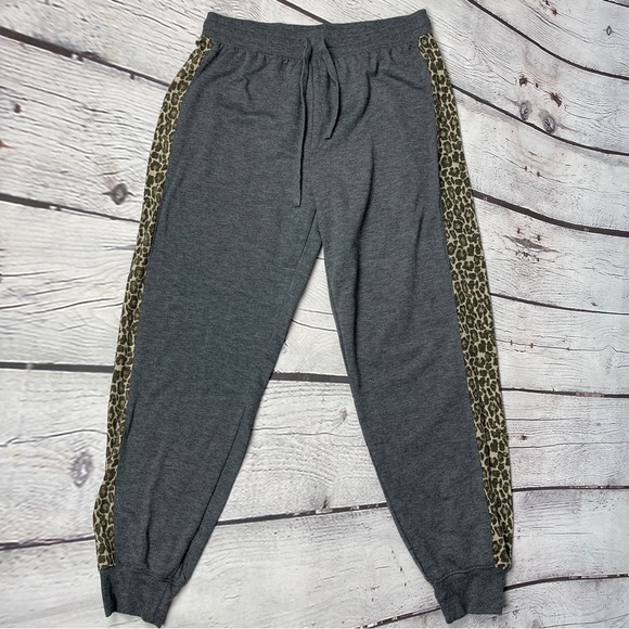 SPLENDID loungewear sweatpants gray with leopard animal print stripe, size S - Picture 7 of 14